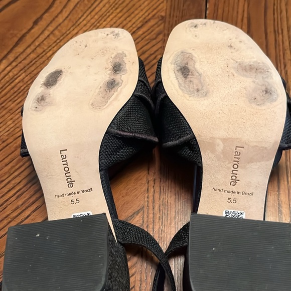 LARROUDE SELENA RUFFLE SANDAL IN BLACK RAFFIA. SIZE 5.5. - Picture 7 of 10